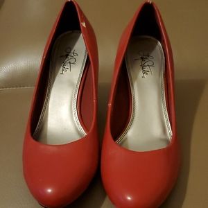 Life stride red pumps